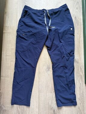 Women’s Figs Yola scrub Pants